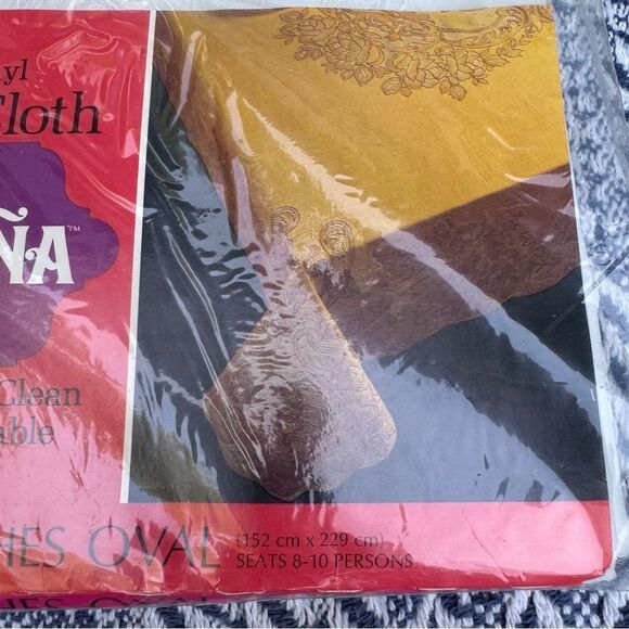 Vintage España White Vinyl Tablecloth - Picture 4 of 8